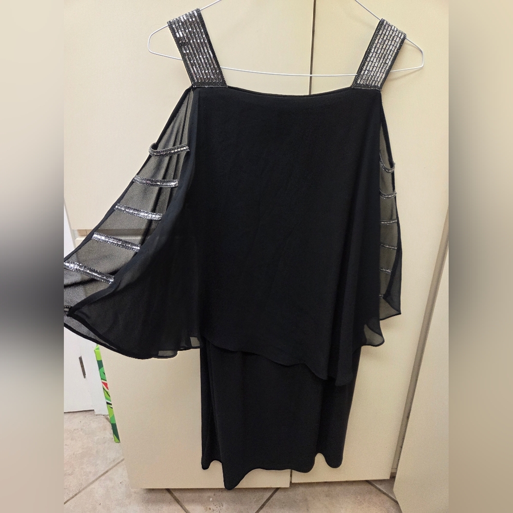 Elegant Womens Size 1x Black Flowy Dress with Silver Accents